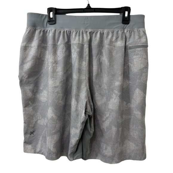 Lululemon T.H.E. Short Linerless 9" in Light Grey Men’s XL - Picture 2 of 7